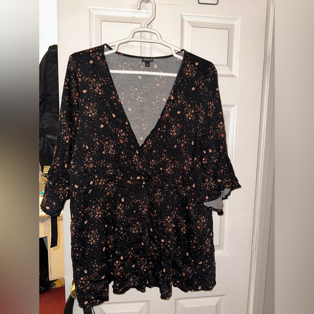 New without tags. Never worn. Torrid Size 4 top.
